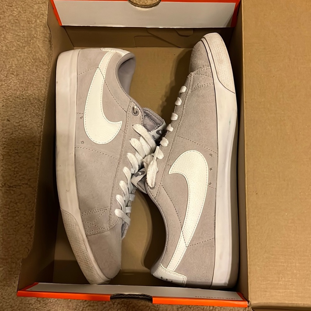 Men’s Nike shoes size 11